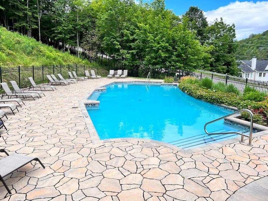 Luxurious & Modern Tremblant Loft Pool&spa Access