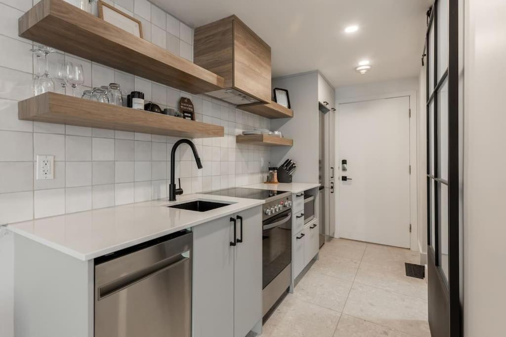 Luxurious & Modern Tremblant Loft Pool&spa Access