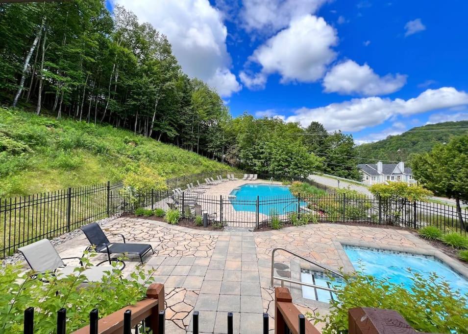 Luxurious & Modern Tremblant Loft Pool&spa Access Mont-Tremblant