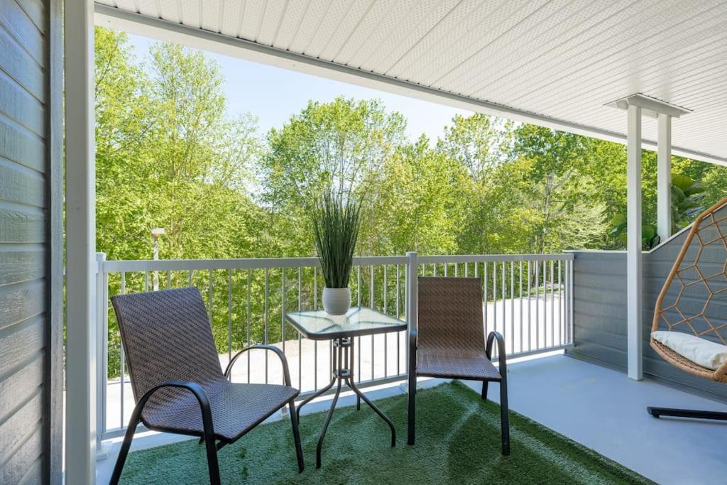 Luxurious & Modern Tremblant Loft Pool&spa Access Appartement